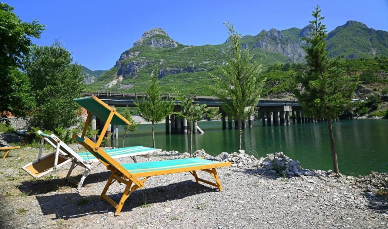 Kulla e Vjeter (Bar Restaurant, Guesthouse, Parking and Camping)