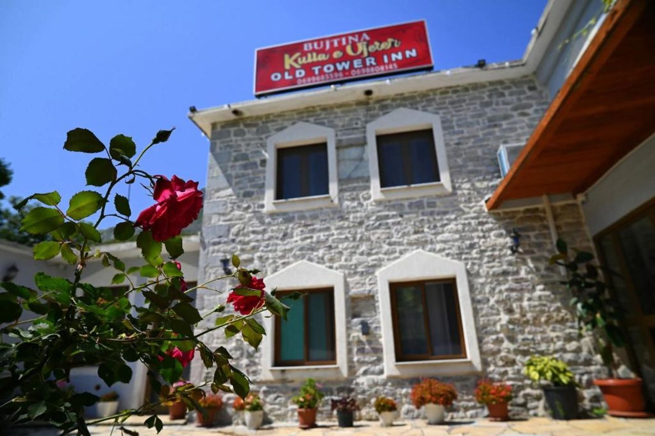 Kulla e Vjeter (Bar Restaurant, Guesthouse, Parking and Camping)