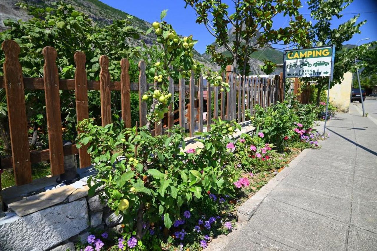Kulla e Vjeter (Bar Restaurant, Guesthouse, Parking and Camping)