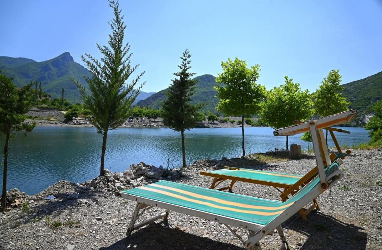 Kulla e Vjeter (Bar Restaurant, Guesthouse, Parking and Camping)