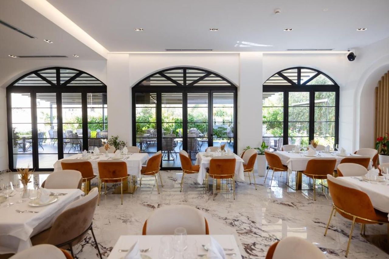 Chimaera Hotel
