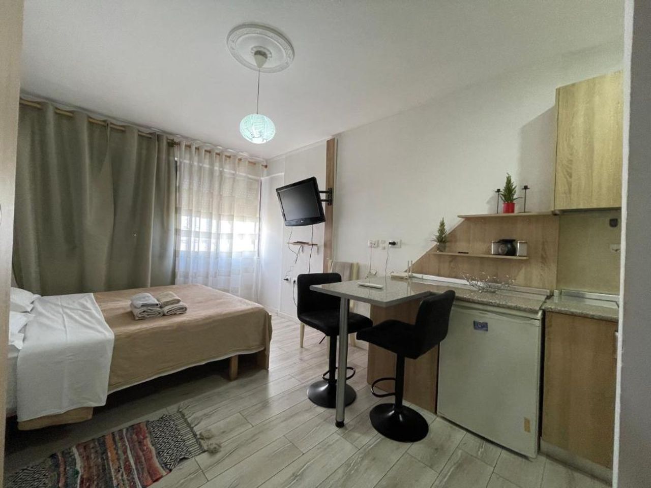 Downtown Modern Studio Apartment
