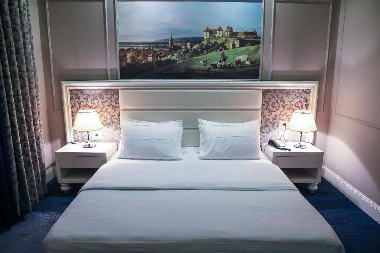Hotel Monarch