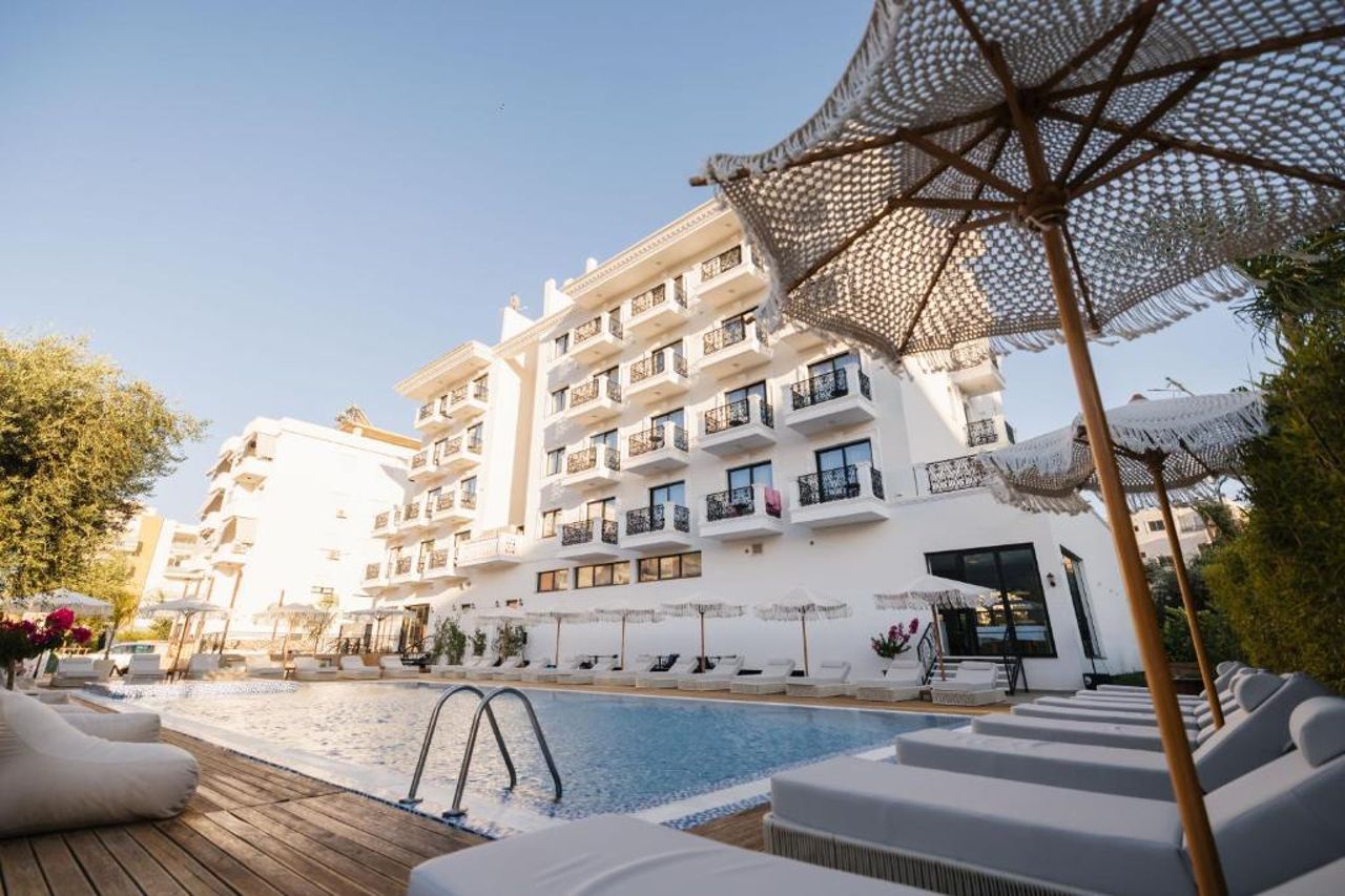 Chimaera Hotel