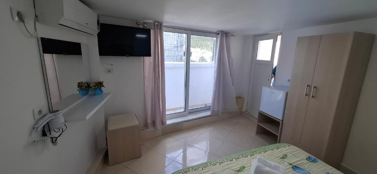 Yard Paradise Rooms Dhermi