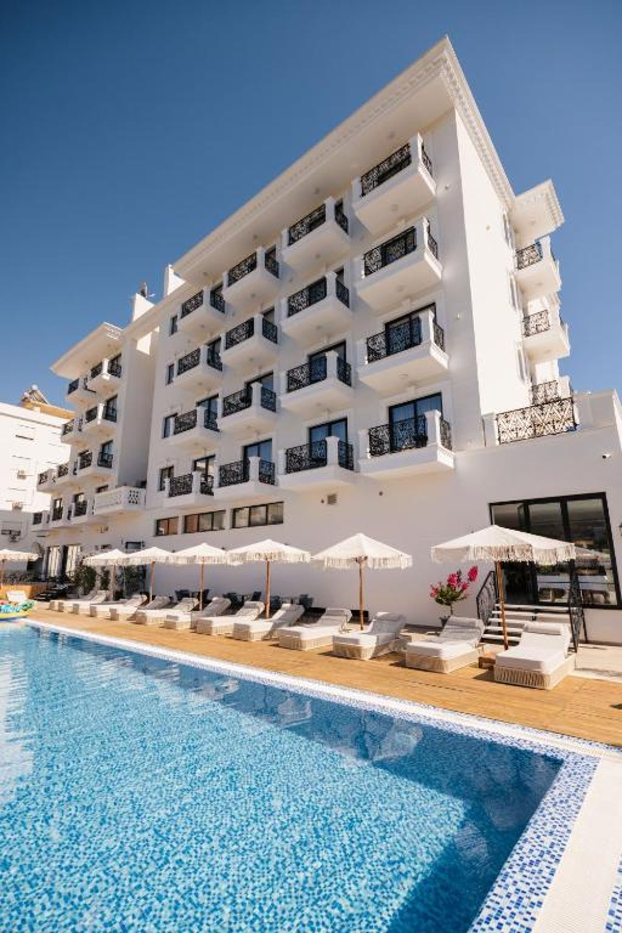 Chimaera Hotel