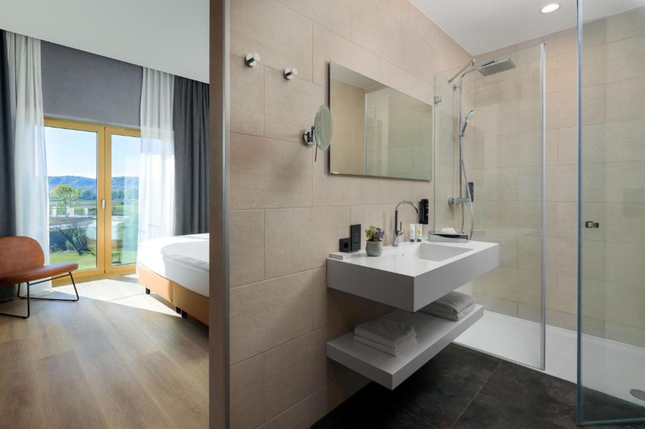 mk hotel tirana