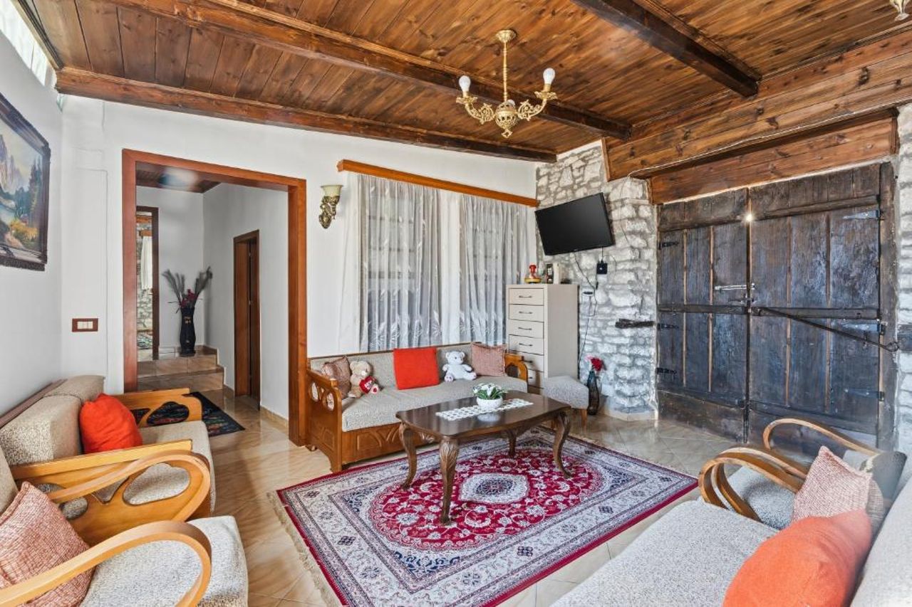 Dhimitri Apartment
