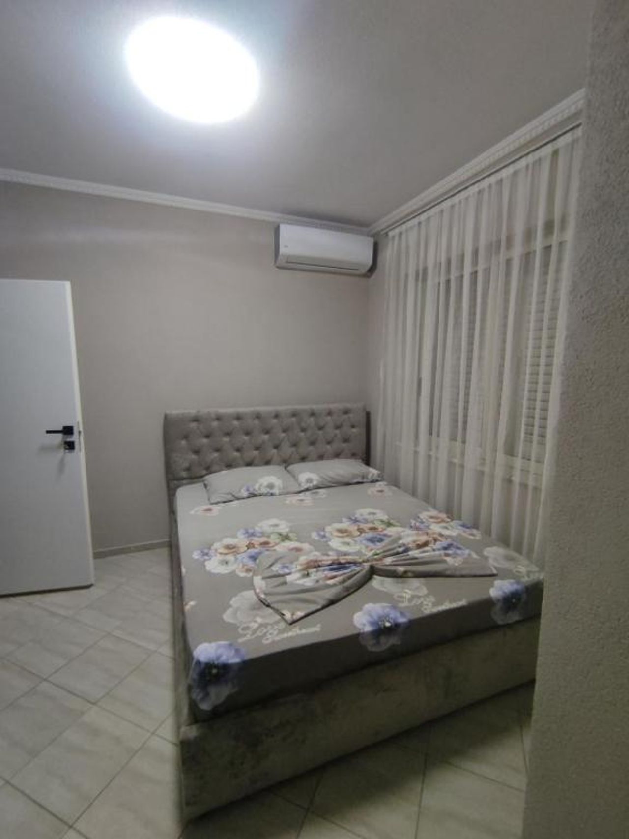 Ilirida-Swimming pool & garden view rooms for rent