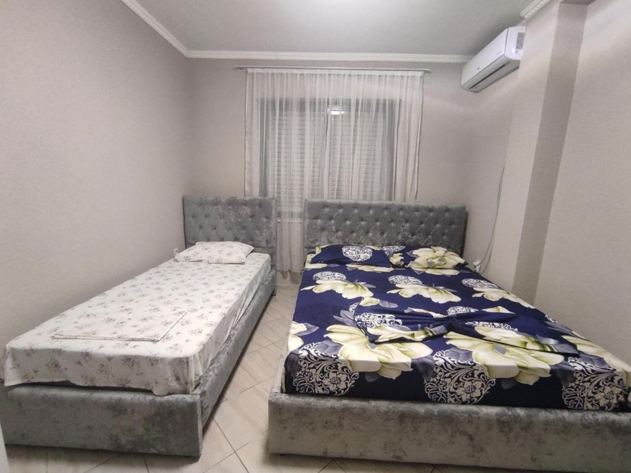 Ilirida-Swimming pool & garden view rooms for rent