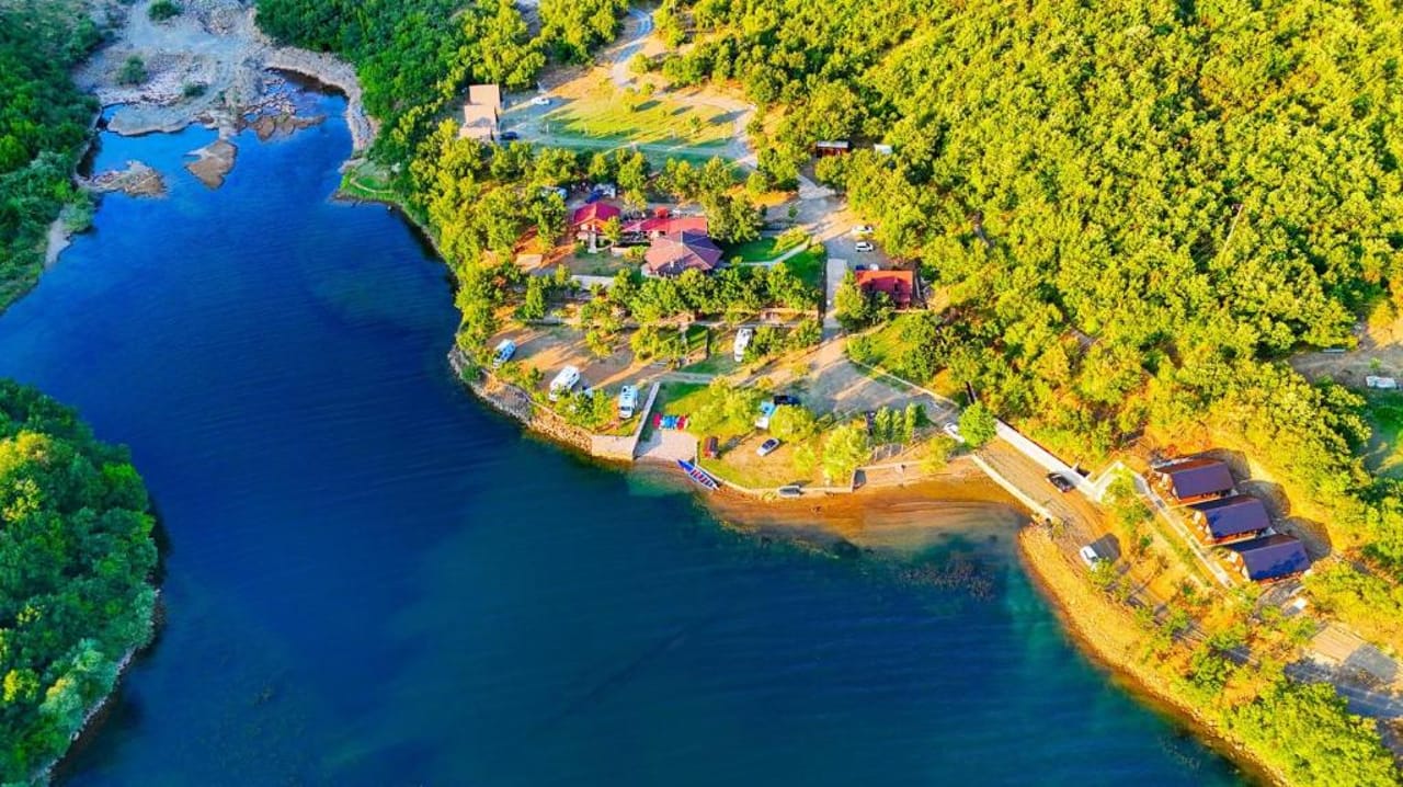 Agora Farmhouse