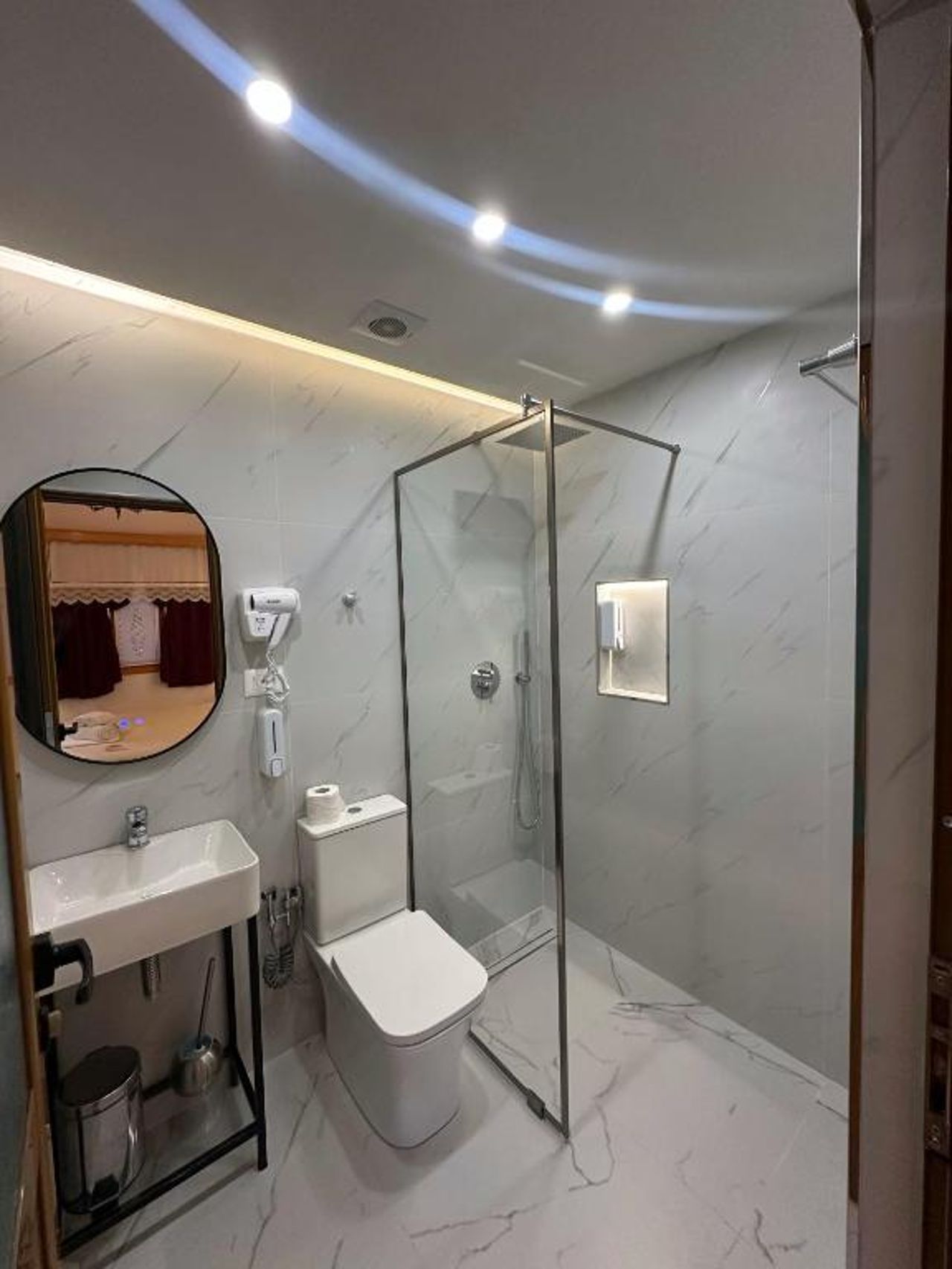 "Mani Guest House"