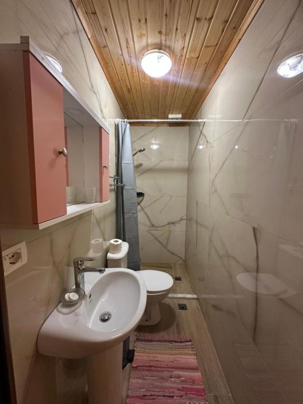 "Mani Guest House"