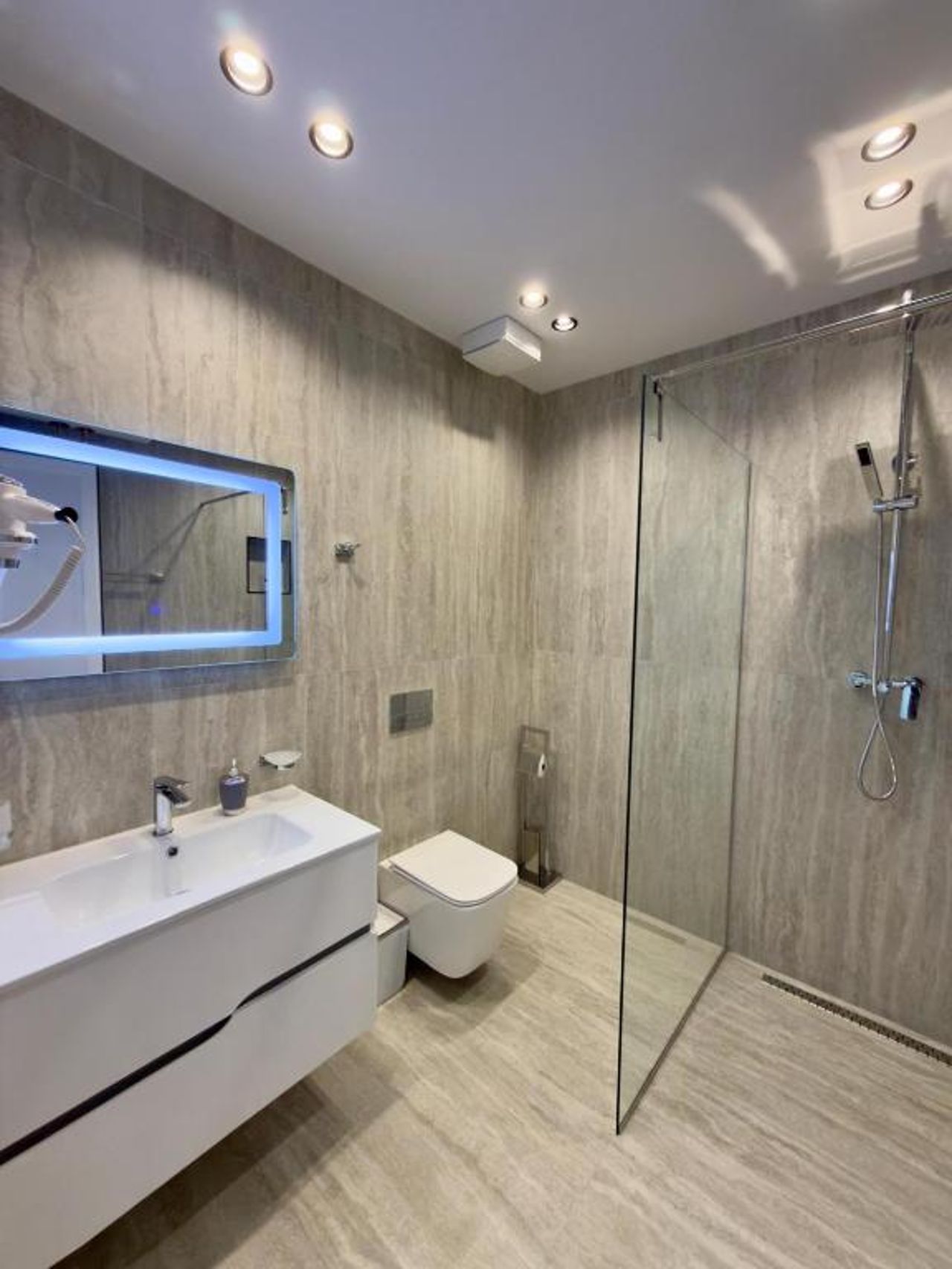 HOTEL DEAL - Rooms With Castle View