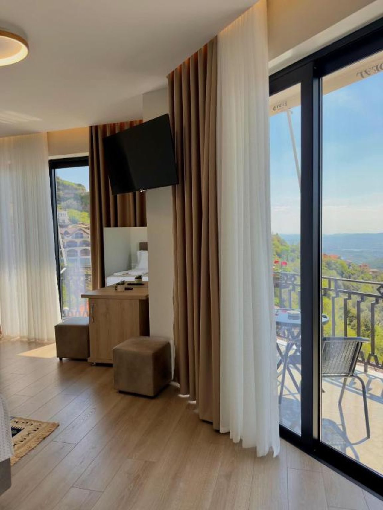 HOTEL DEAL - Rooms With Castle View