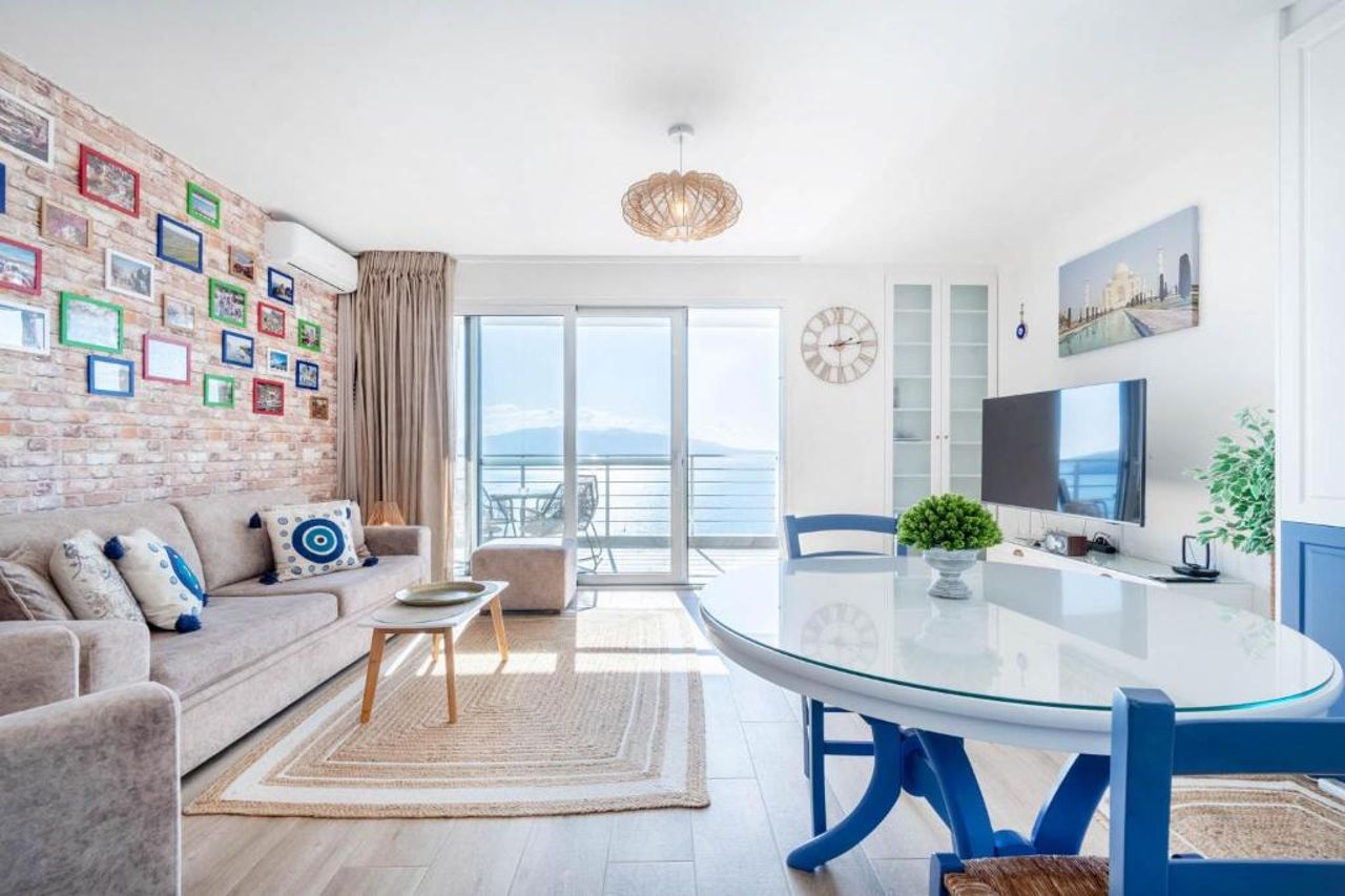 Blue Eye Apartment