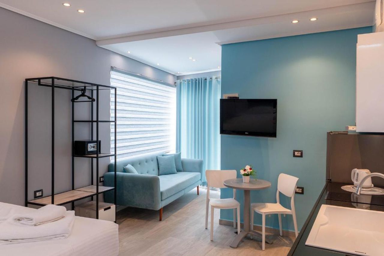 Crown Apartment