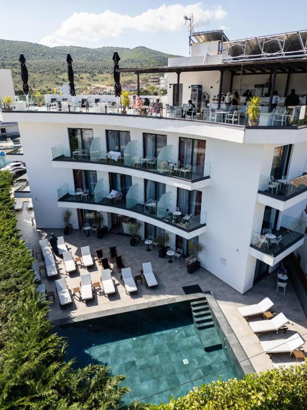 Blue Eye Hotel
