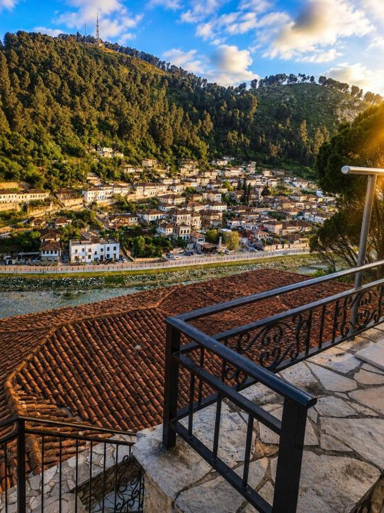 Guva Mangalem Boutique Hotel & Restaurant - Berat Old Town View