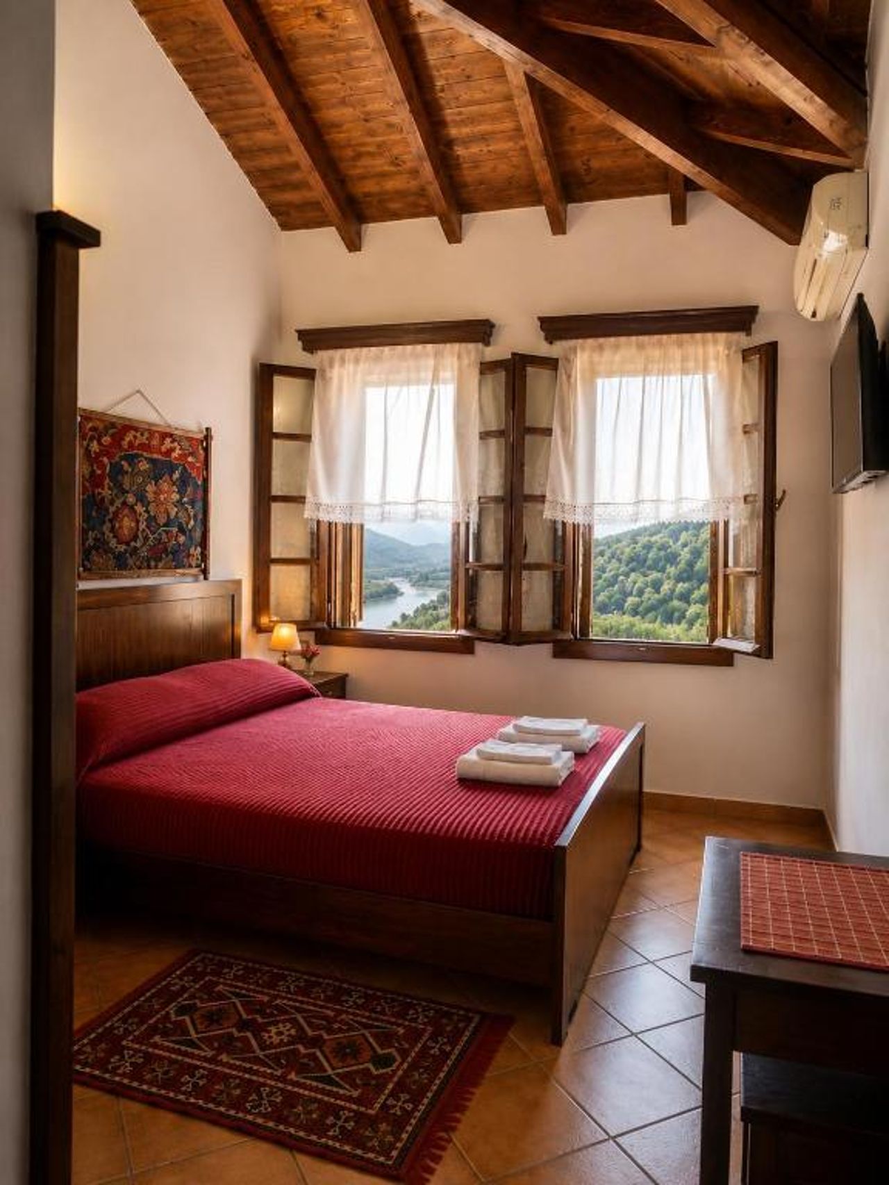 Guva Mangalem Boutique Hotel & Restaurant - Berat Old Town View