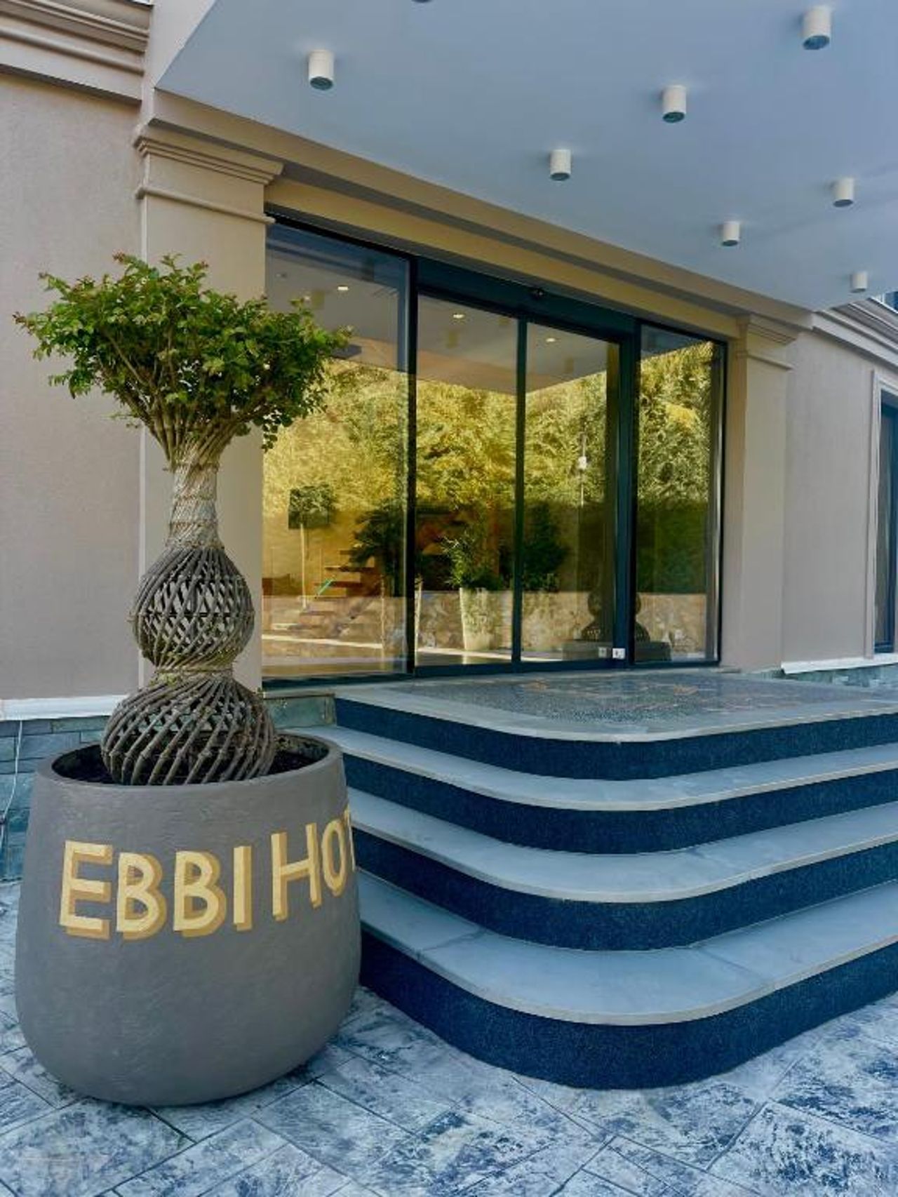 Ebbi Hotel