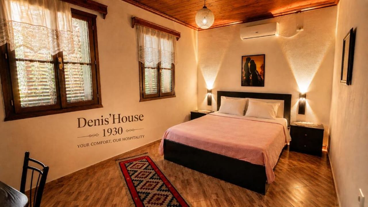 Denis House 1930 Cozy Private Rooms with Authentic Charm