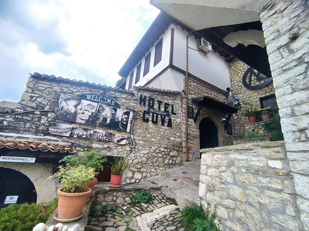 Guva Mangalem Boutique Hotel & Restaurant - Berat Old Town View