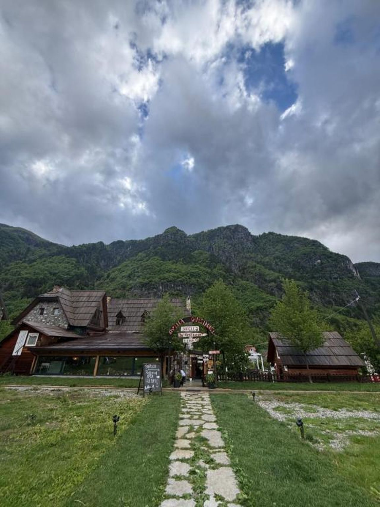 Shpella Guesthouse Theth
