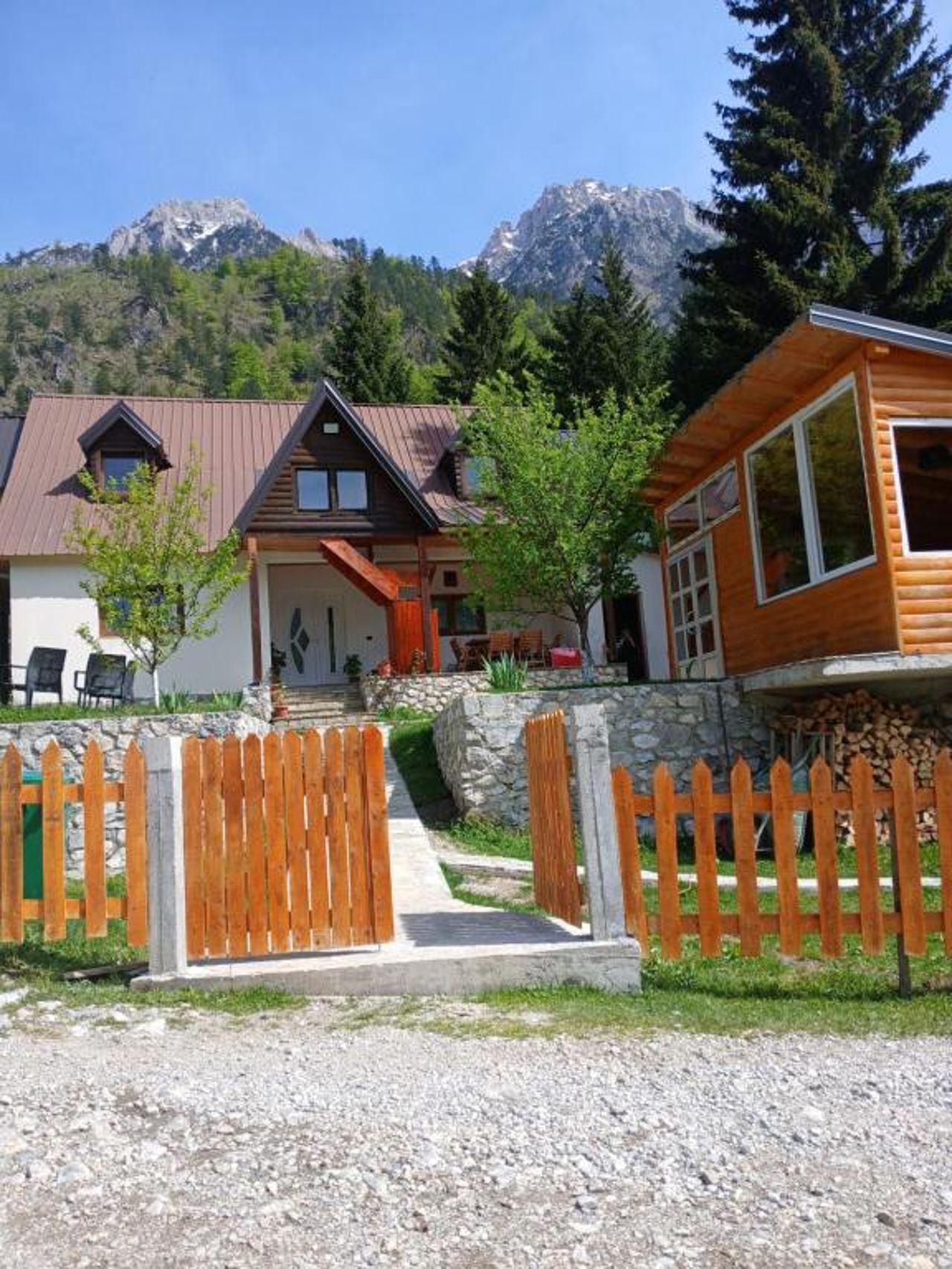 Bujtina Albjoni