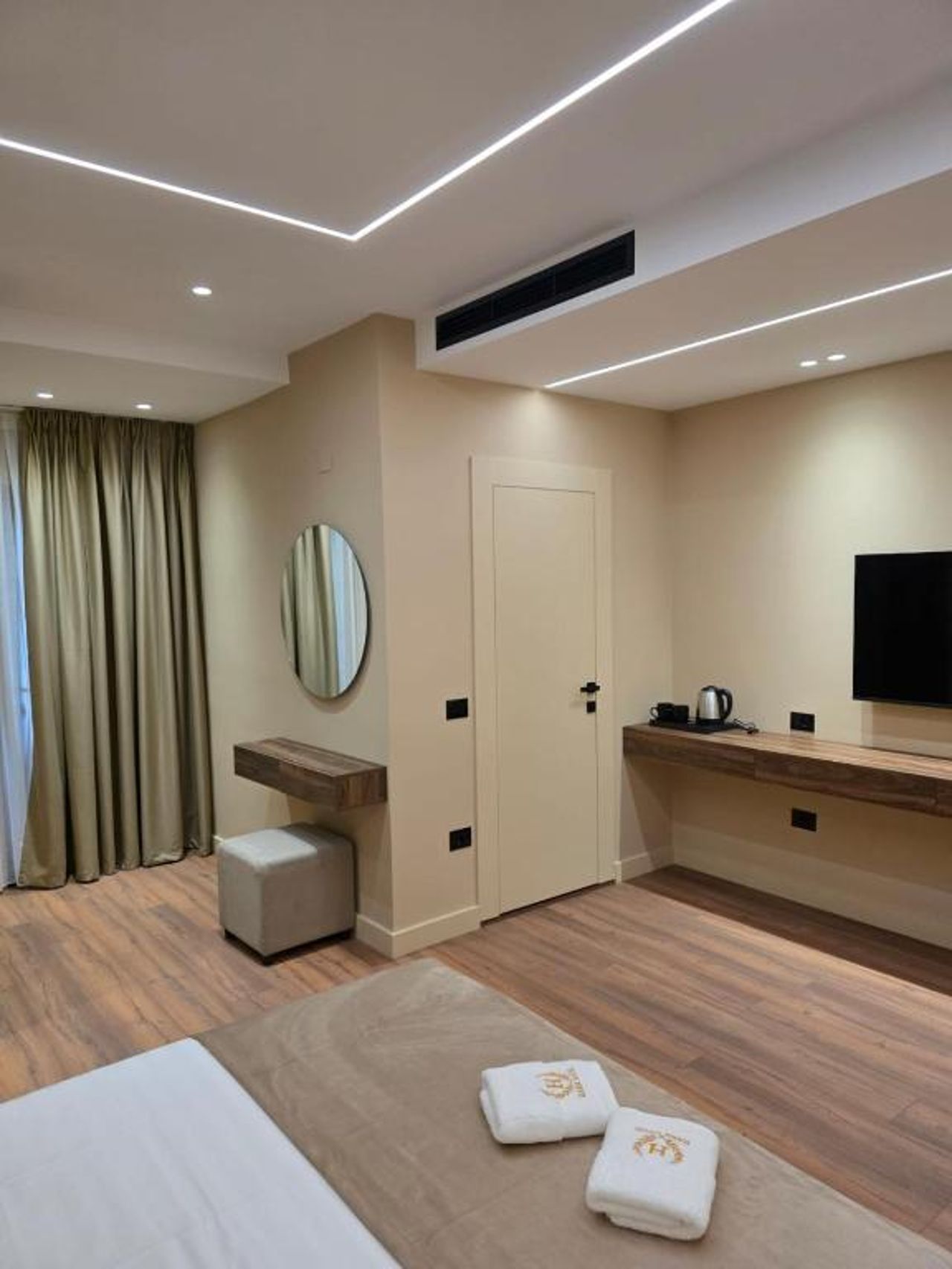 Haris Hotel