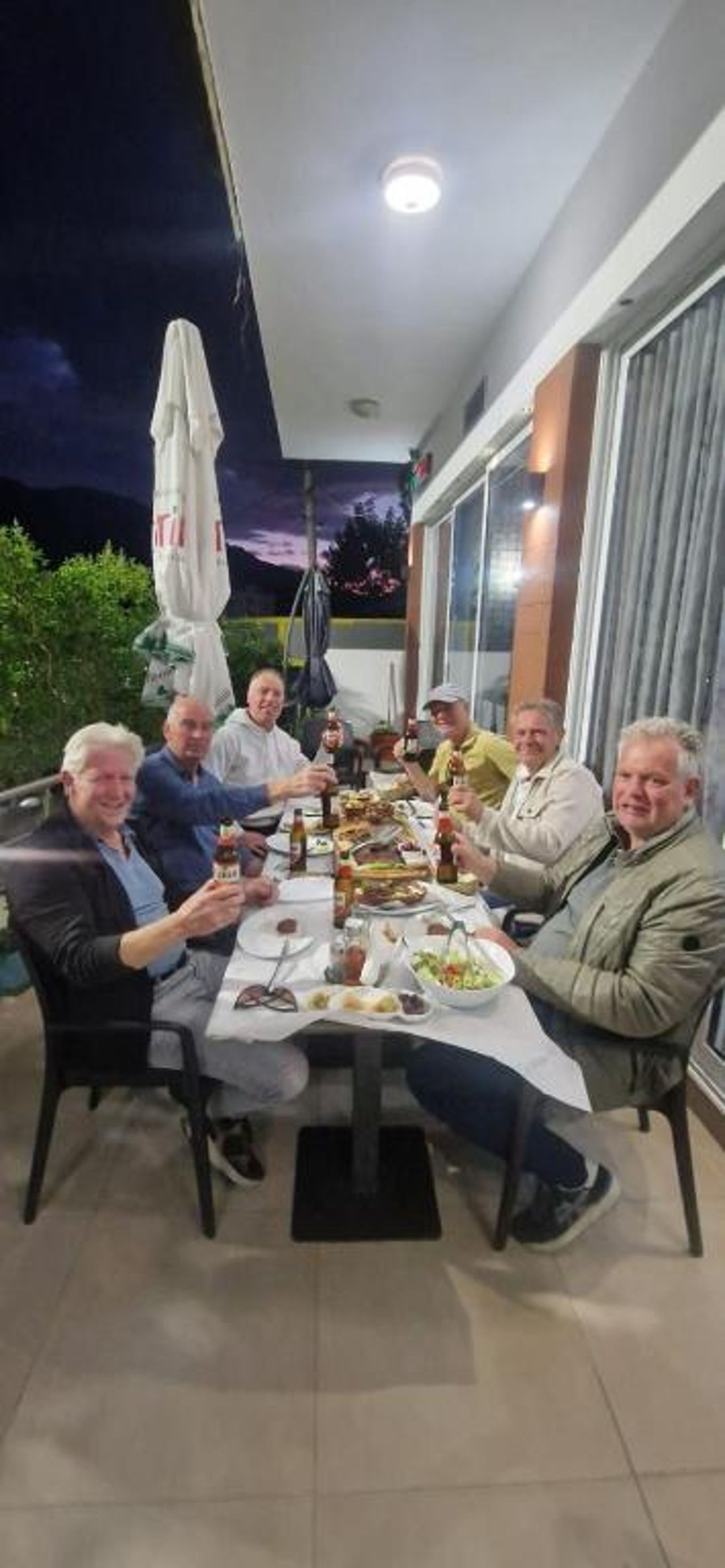 Bar-Restaurant-Hotel-Familja