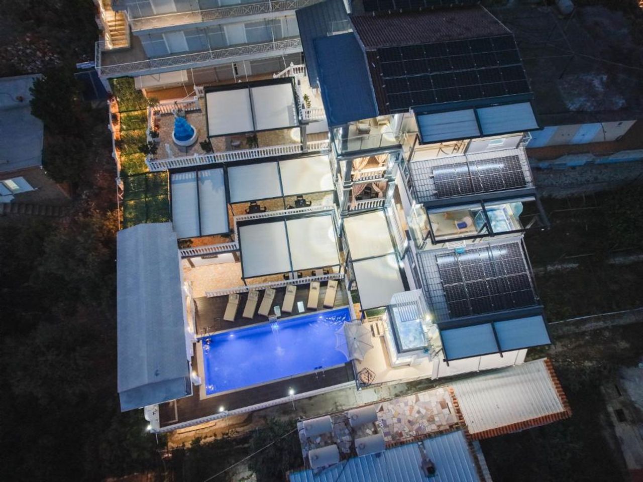 Qeparo Napolon Complex