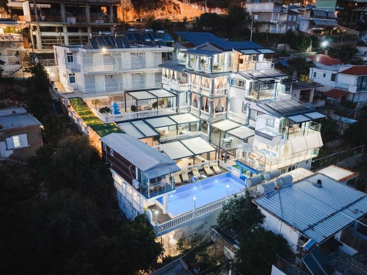 Qeparo Napolon Complex