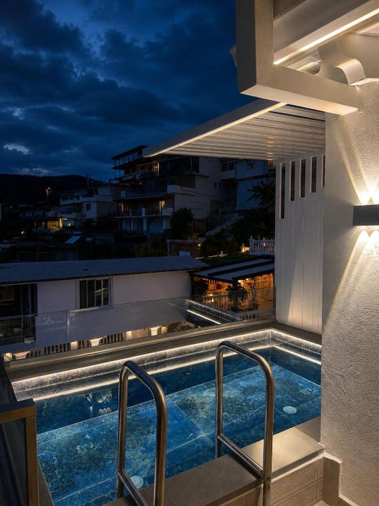 Qeparo Napolon Complex