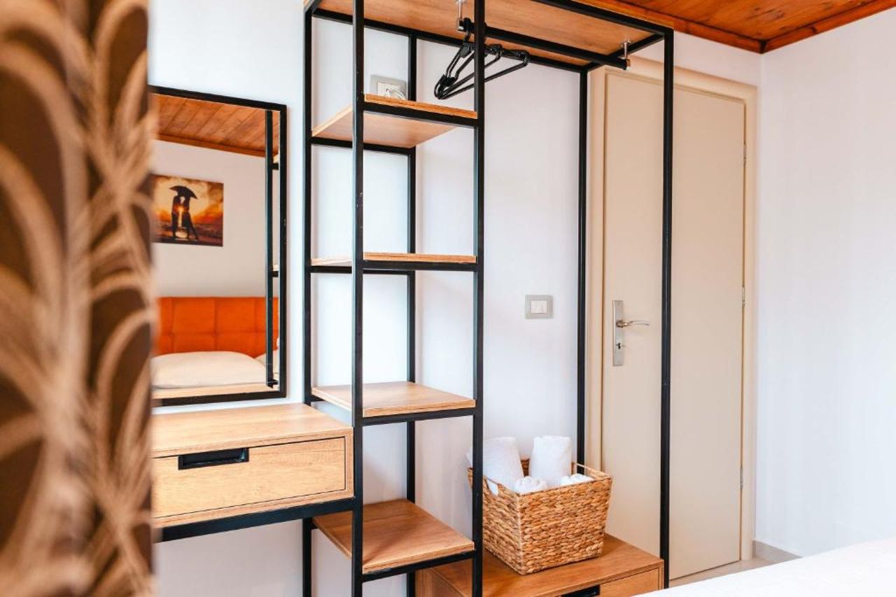 Crown Deluxe Apartments