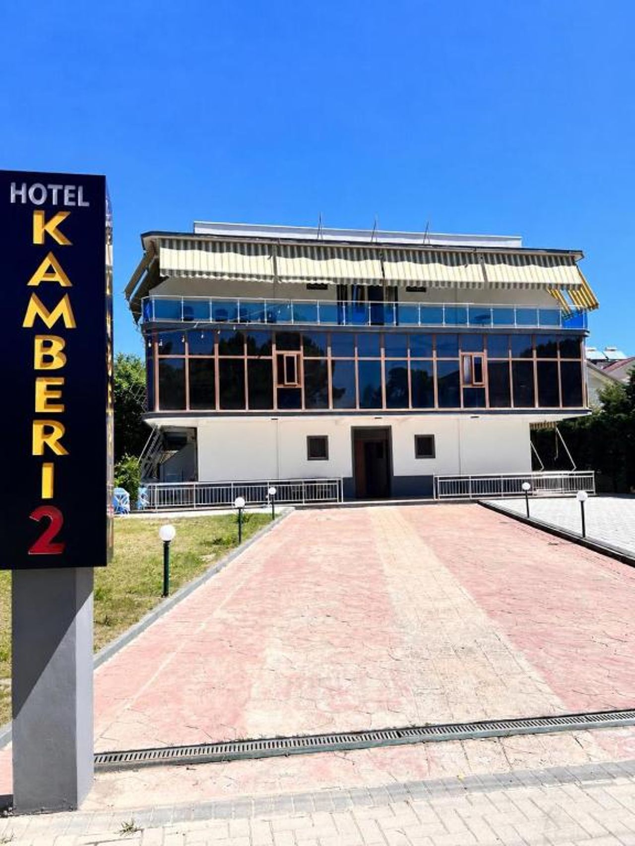 Kamberi Hotel & Apartments 2