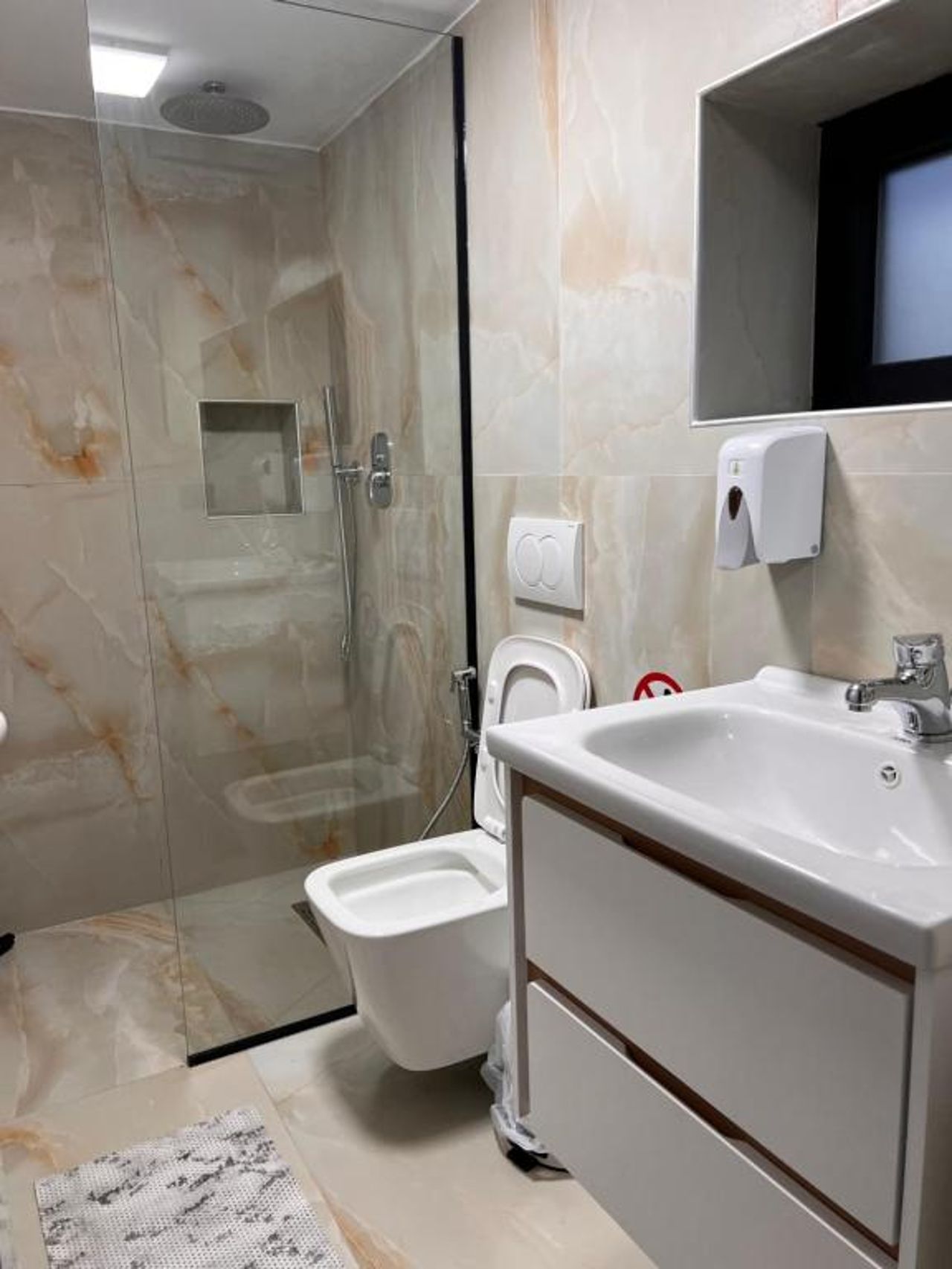 Guest House Astrit Villi