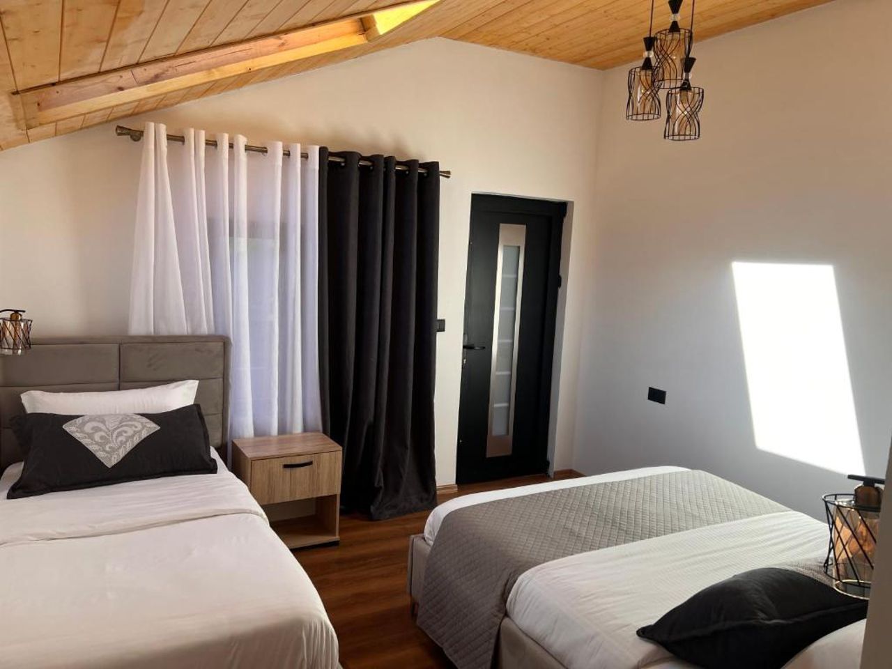 Guest House Astrit Villi