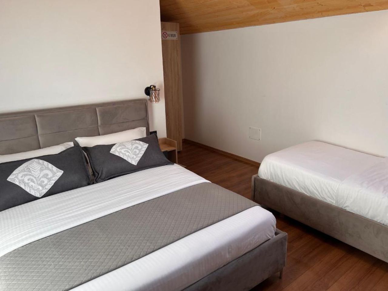 Guest House Astrit Villi