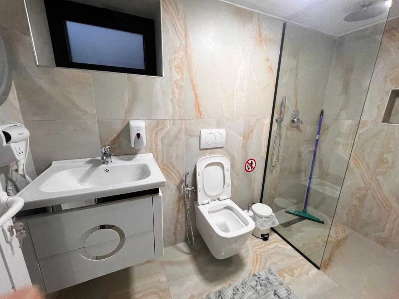 Guest House Astrit Villi