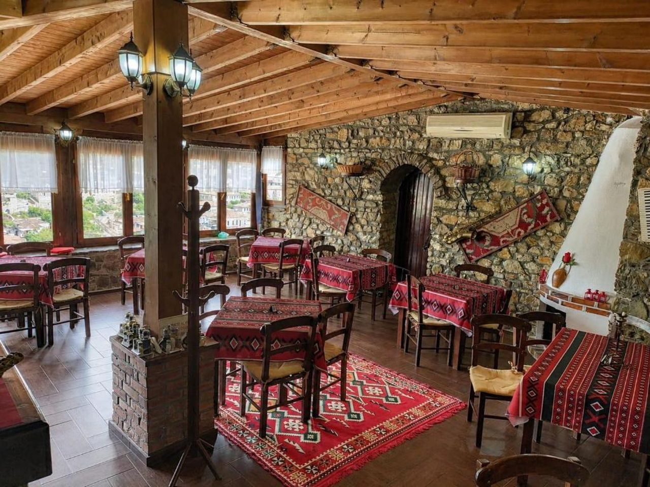 Guva Mangalem Boutique Hotel & Restaurant - Berat Old Town View