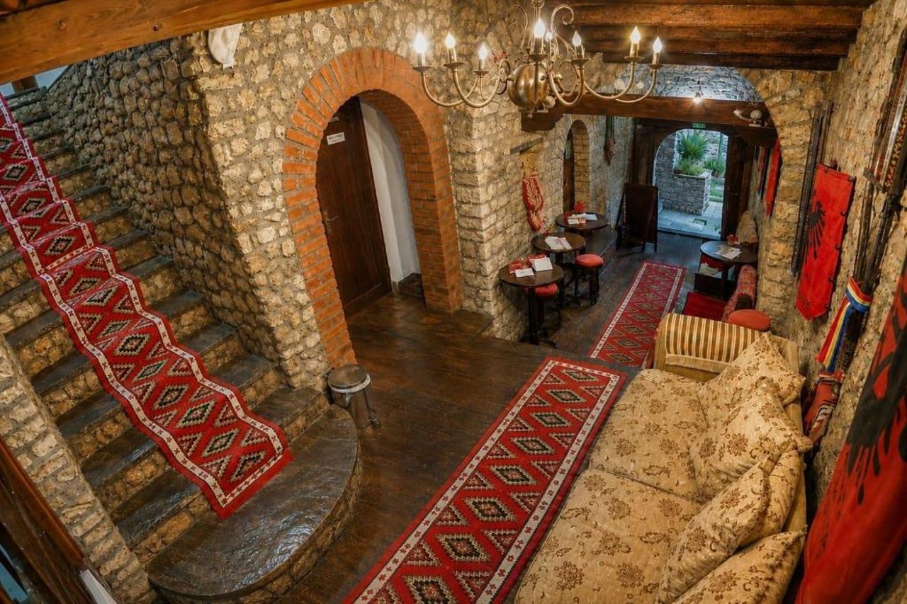 Guva Mangalem Boutique Hotel & Restaurant - Berat Old Town View