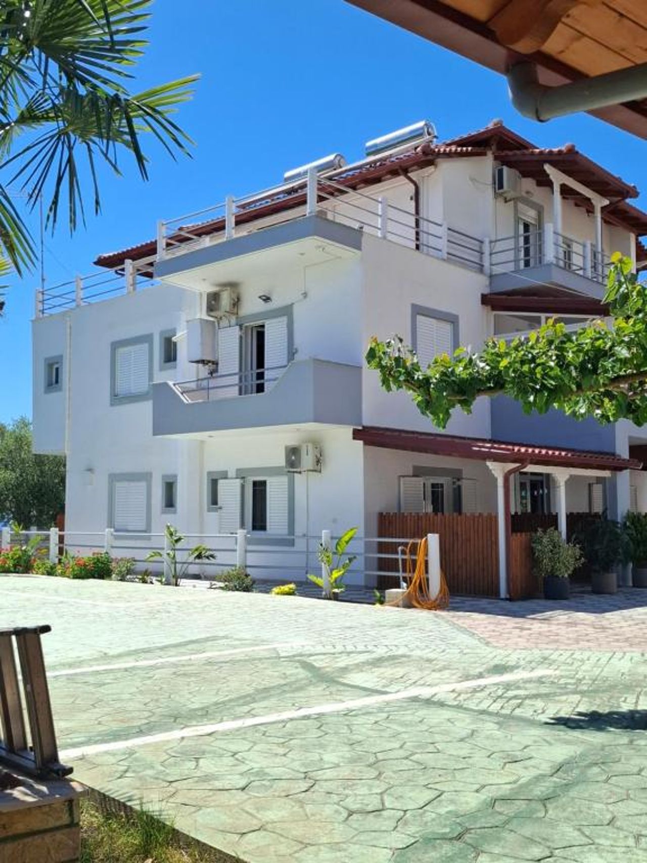 Yard Paradise Rooms Dhermi