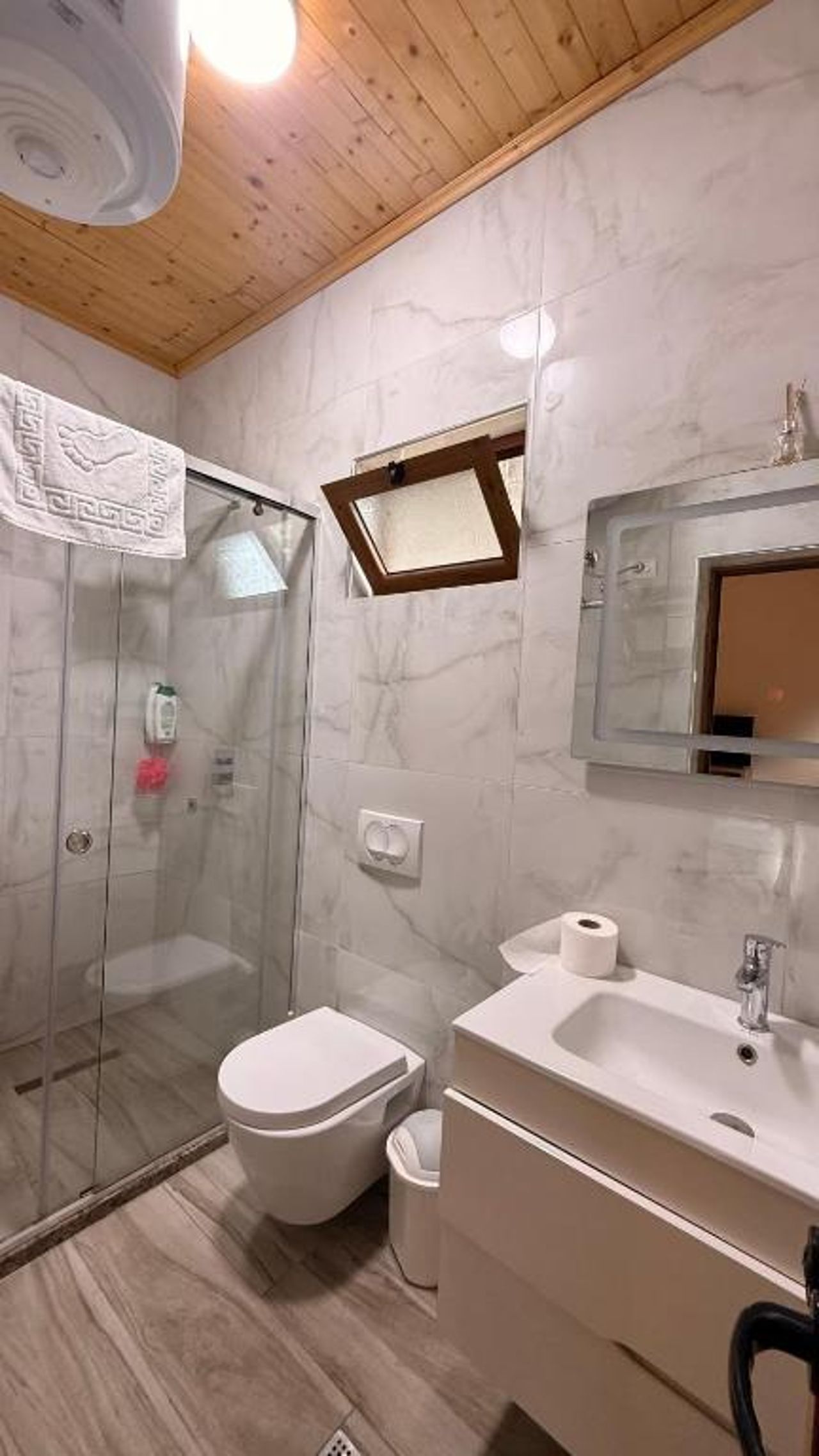 Cemi Rooms - River View & Traditional Restaurant