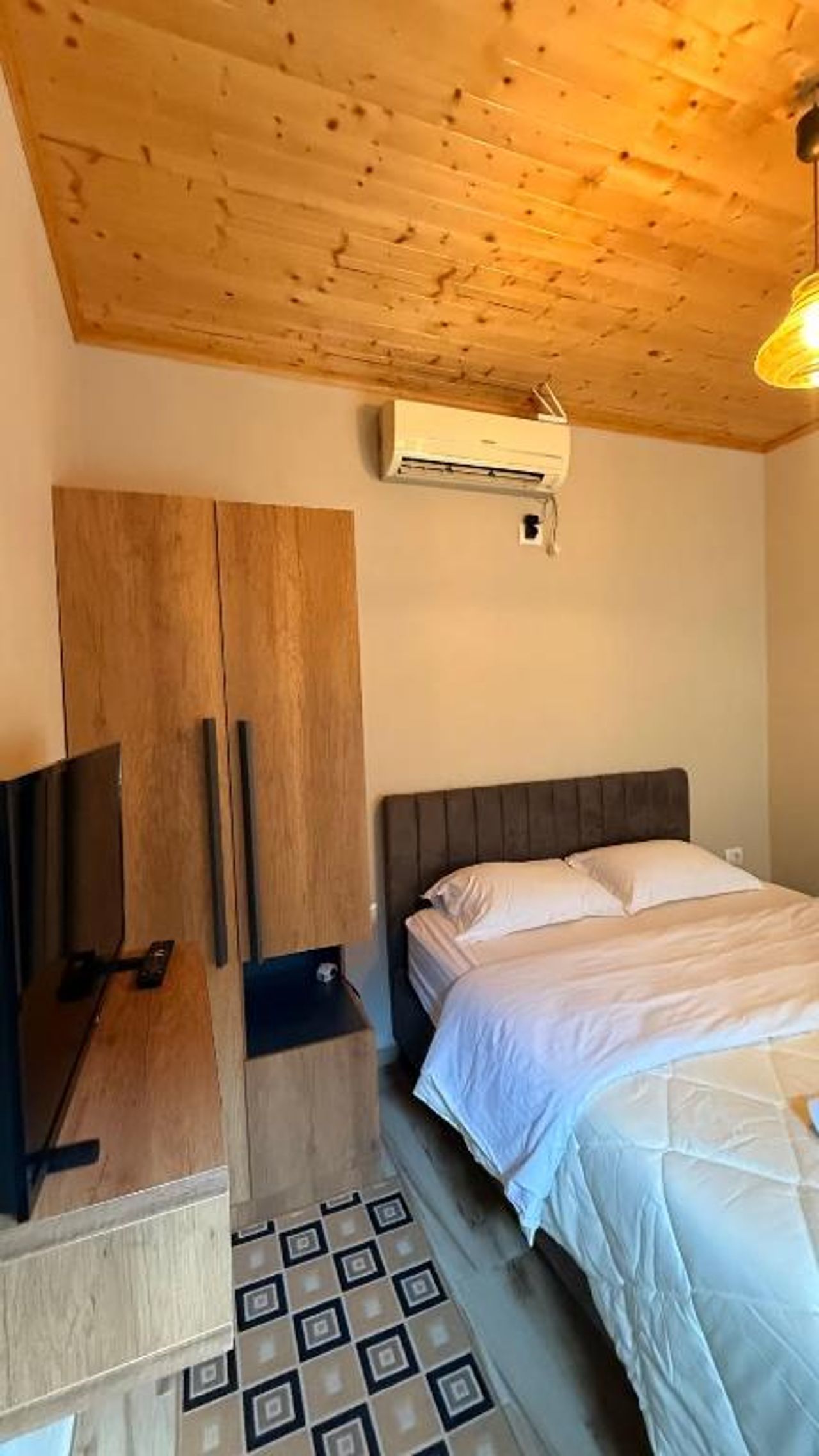 Cemi Rooms - River View & Traditional Restaurant