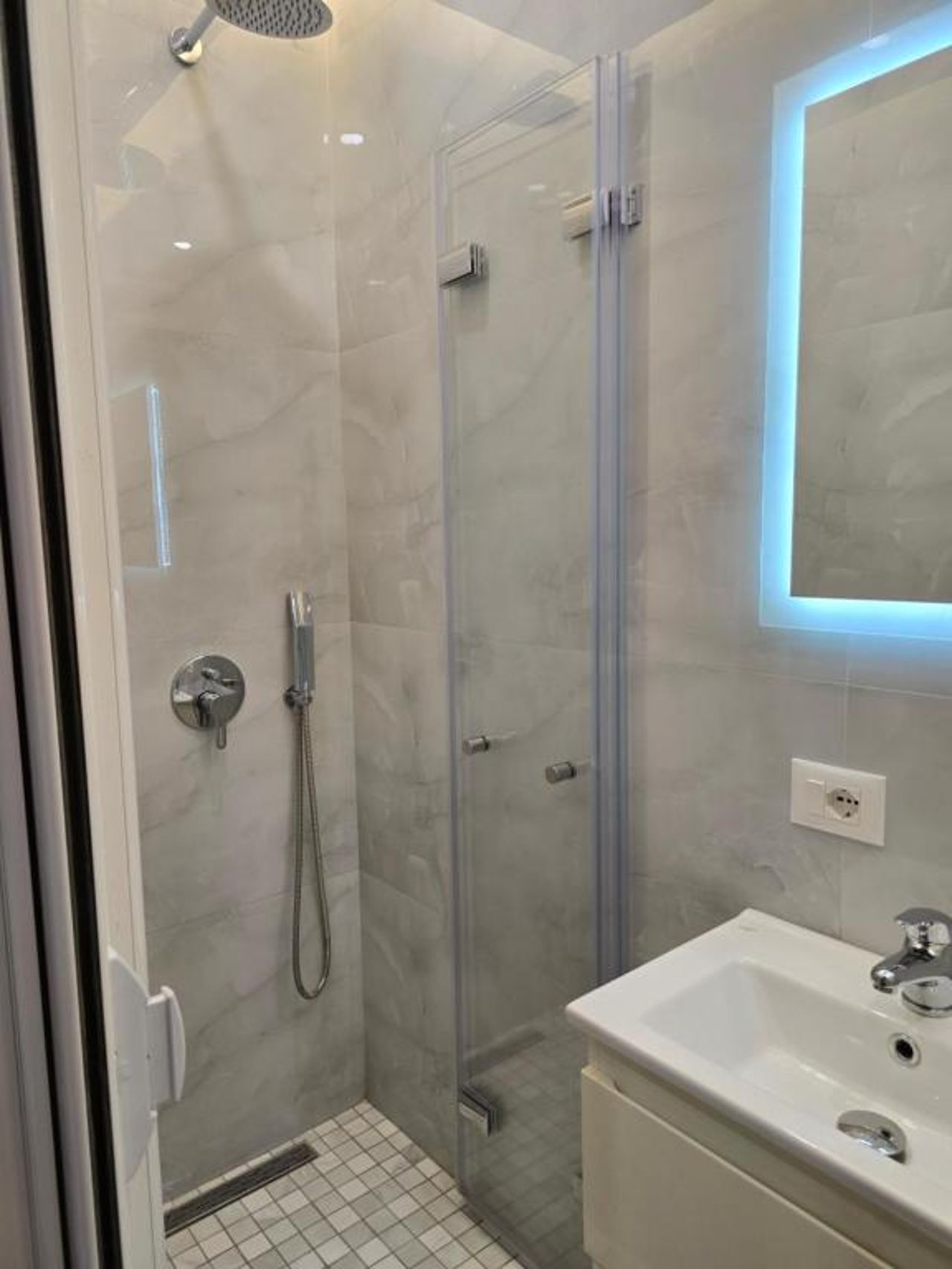 Star Hotel astir