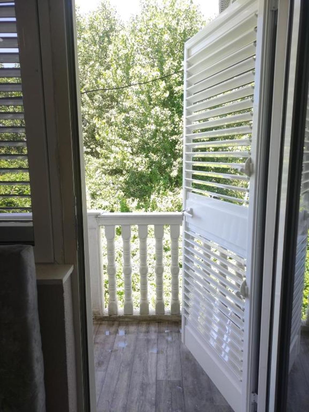Ilirida-Swimming pool & garden view rooms for rent