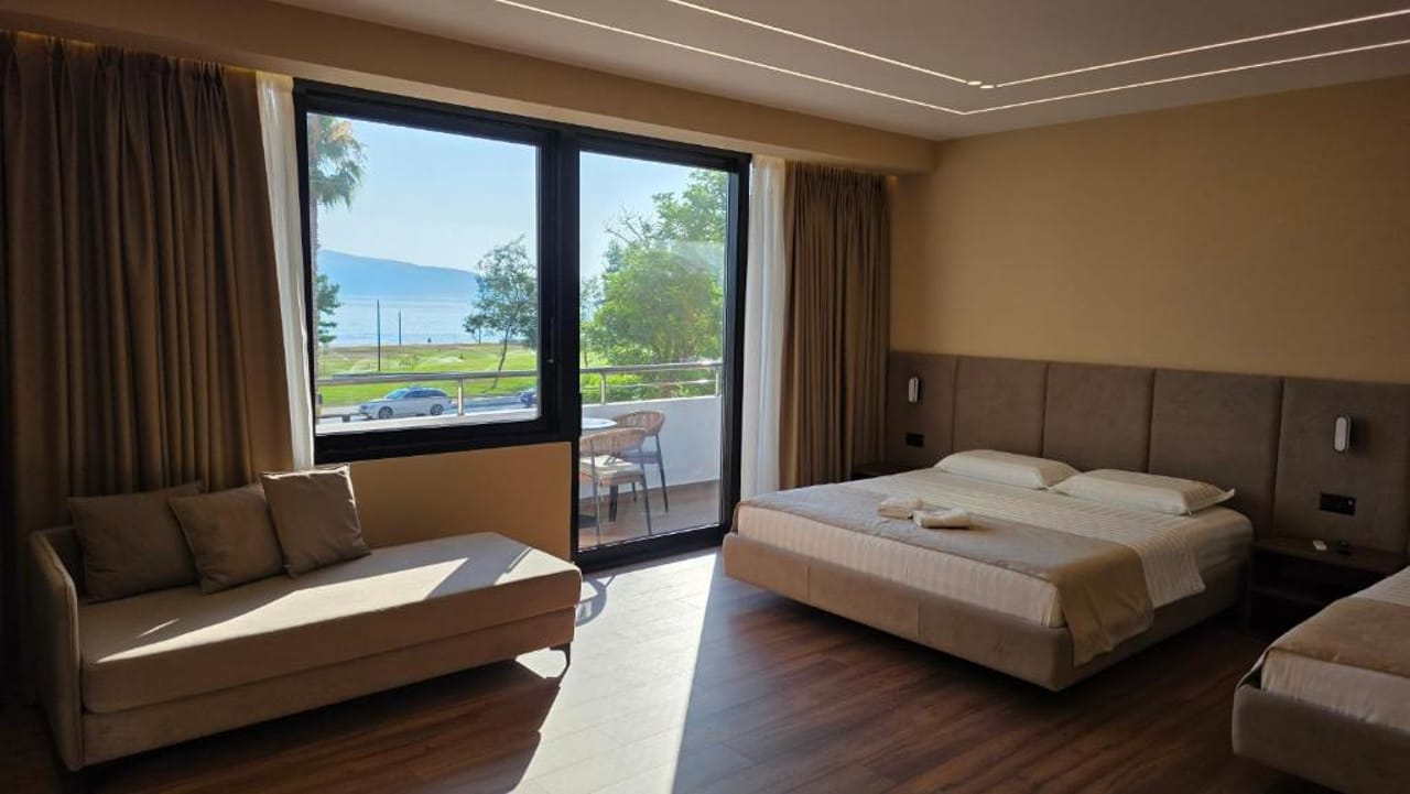 Haris Hotel