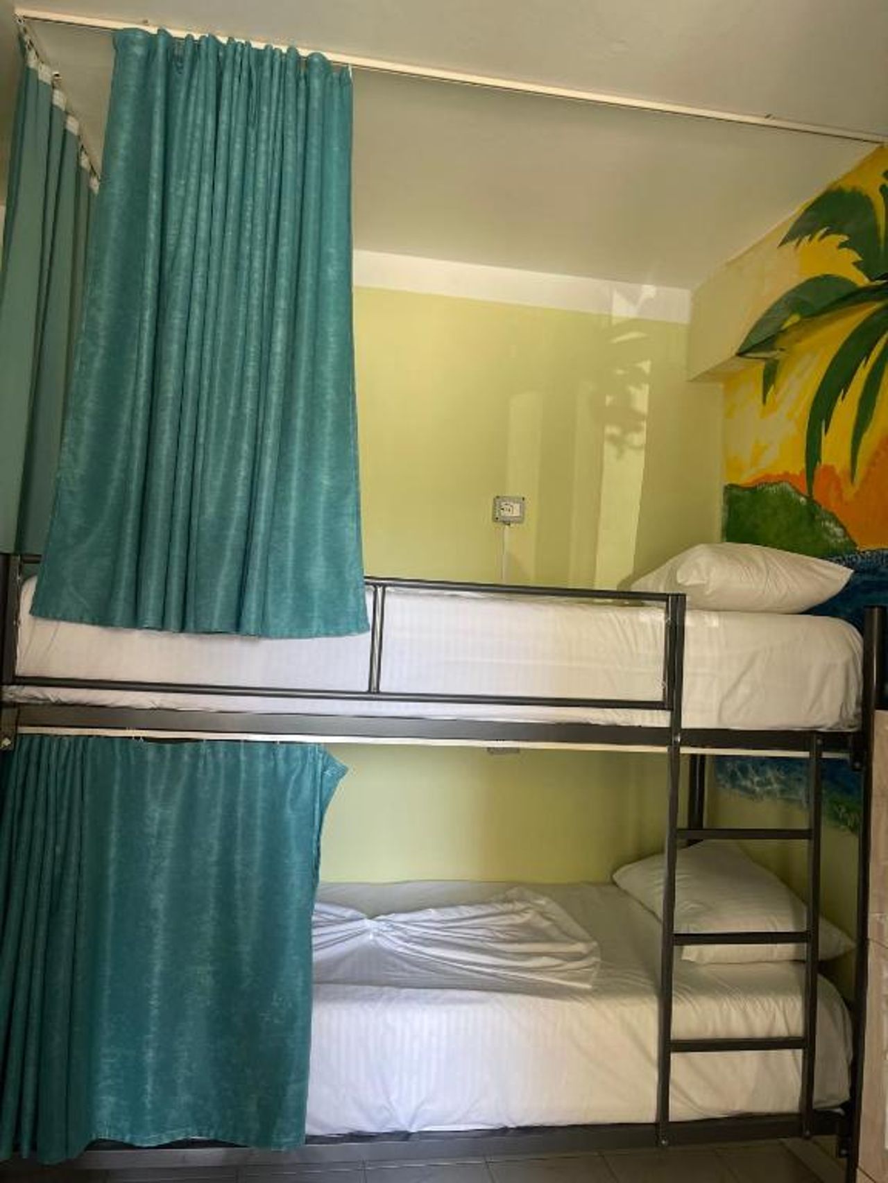 Vlora Backpackers Hostel & Bar LUNGOMARE