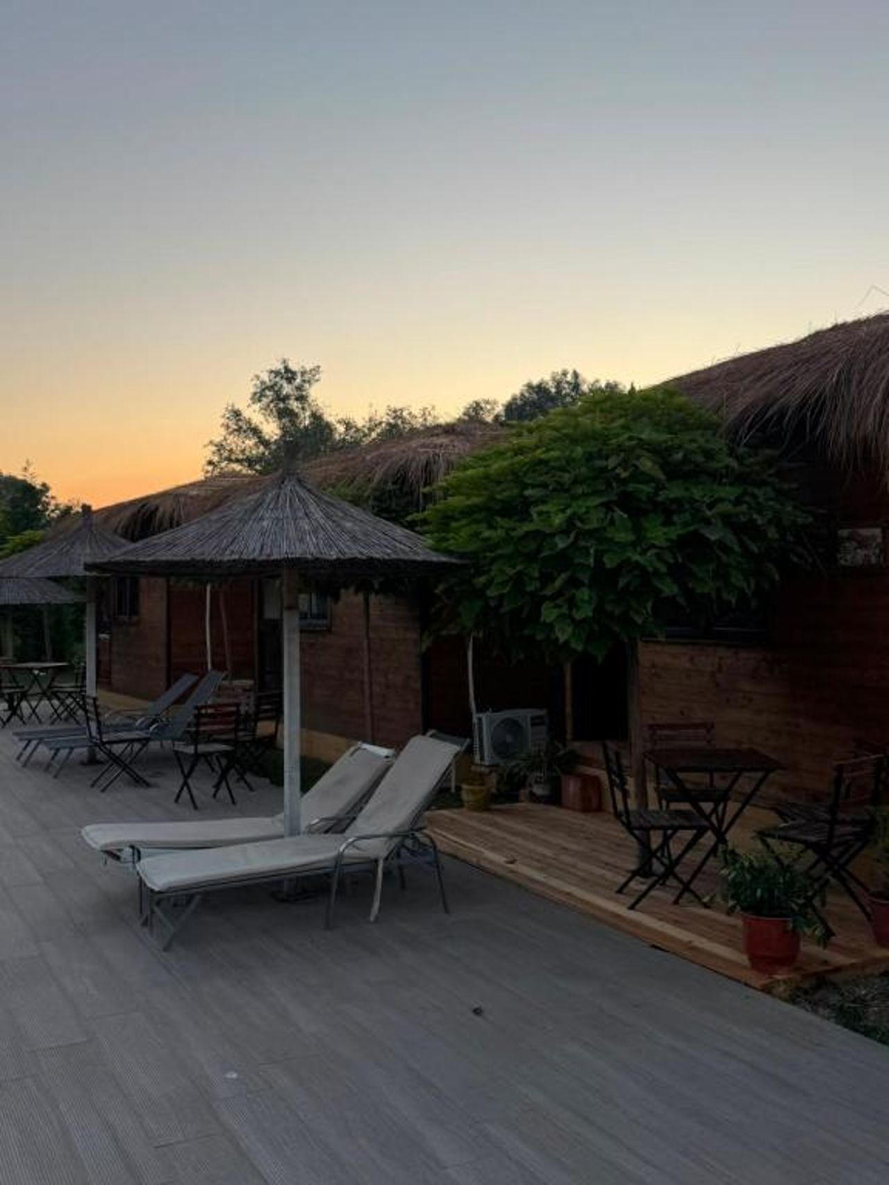 Windmill Shkodra Gesthouse Camping & Grill